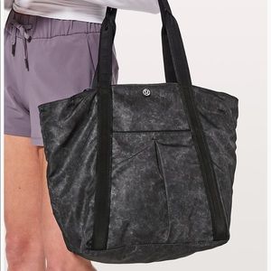 NWT Lululemon Live Free Tote